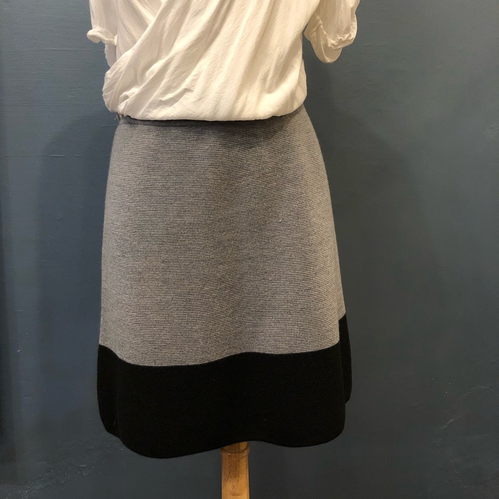 Ann Taylor LOFT wool blend knee length skirt.